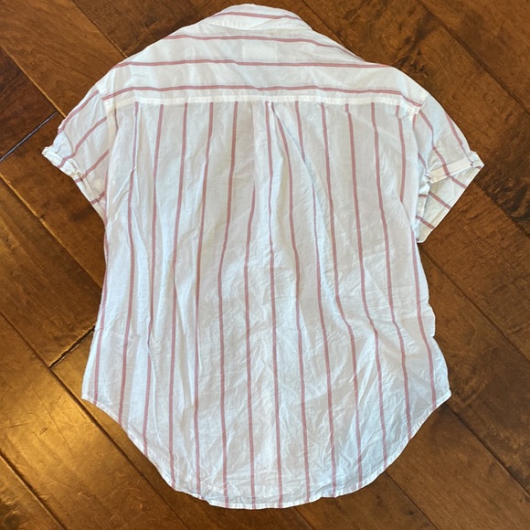 Universal Thread Button Down Tee - Picture 4 of 4
